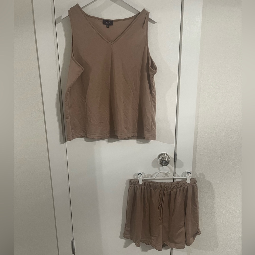 NYDJ Beige Sleeveless Top and Shorts Ensemble